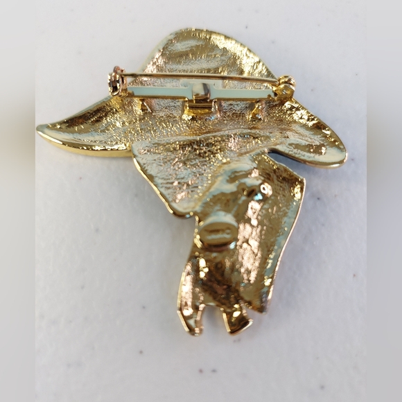 VTG TORINO Enamel And Gold Tone Lady With Hat Brooch Pin - Picture 4 of 8